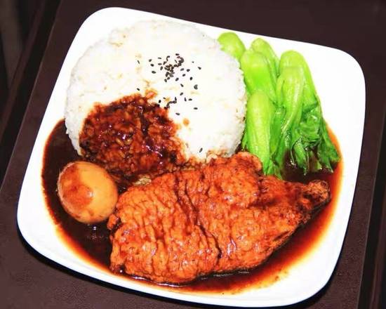Braised Pork Ribs with Rice and Vegetable (大排素鸡饭)